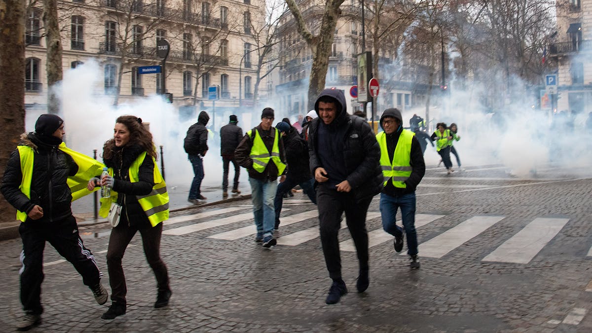 Demonstrasjon i Paris 8. desember 2018. Foto: Wikimedia commons Fra opprør til streik – til opprør?